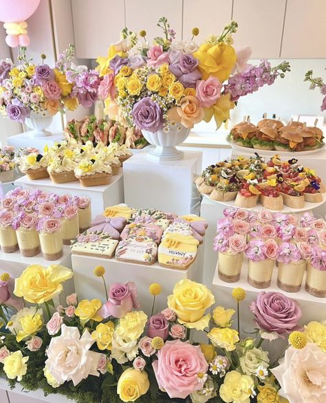 Birthday Party Planning Checklist, Engagement Party Table, Pastel Desserts, Wedding Buffet Food, Pakistan Wedding, Sweet Sixteen Birthday Party Ideas, Birthday Menu, Pre Wedding Party, Wedding Buffet