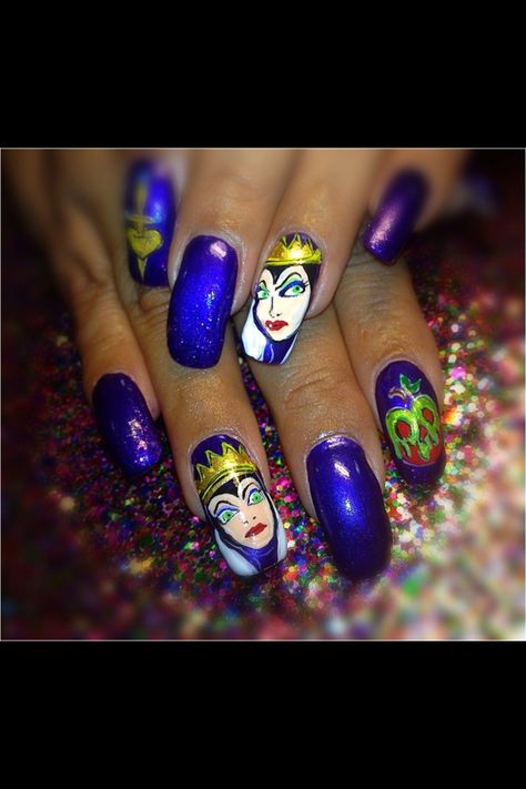 Simple Disney Nail Designs, Queen Nail Art, Evil Queen Disney, Simple Disney Nails, Disney Nail Designs, Disney Evil Queen, Disney Nail, Evil Queens, Queen Nails