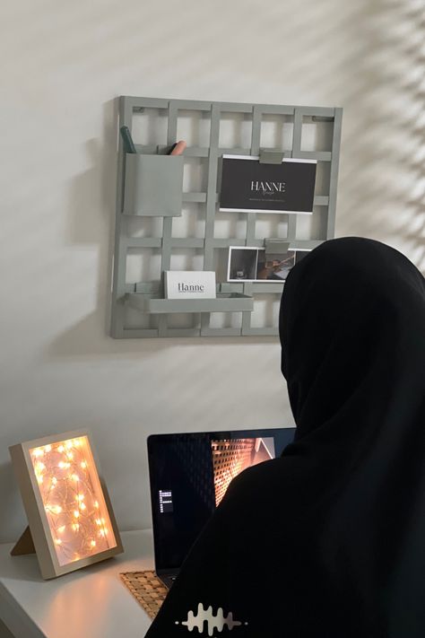 Hijabi Girl Working On Laptop, Business Instagram Ideas, Credit Card Design, Hijab Designs, Instagram Profile Picture Ideas, Online Photo Editing, Teaching Career, Digital Creator, Muslimah Aesthetic