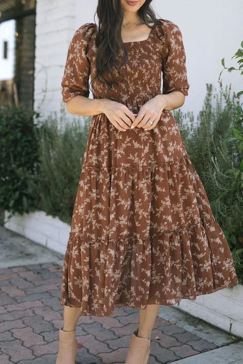 Smocked Dress For Women Midi, Casual Flowy Midi Dress, Smocked Midi Dress Outfit, Modest Feminine Dresses, Smocked Midi Dress, Fall Midi Dress Outfit, Midi Dress Fall Outfit, Plus Size Feminine Style, Cute Midi Dresses