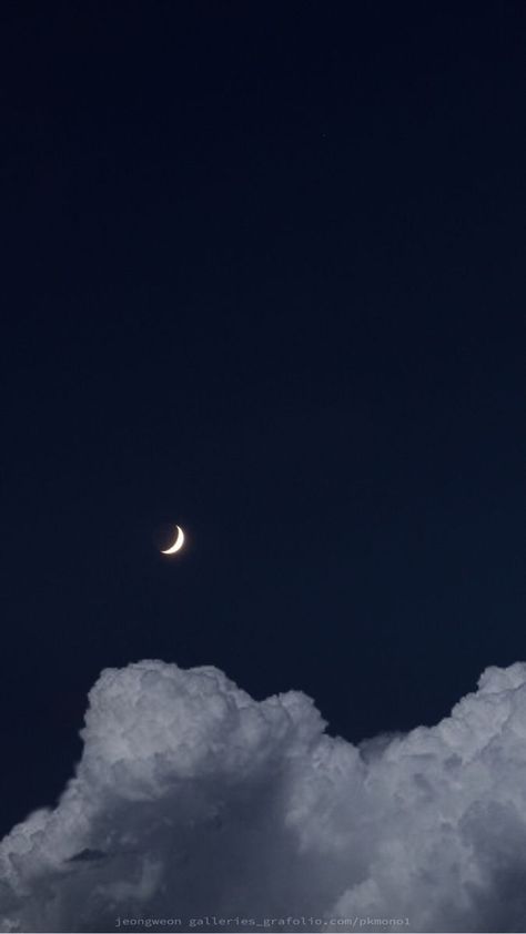 Picture Cloud, Wattpad Background, Iphone Wallpaper Hipster, Look At The Moon, Aesthetic Sky, Black Phone Wallpaper, Magic Aesthetic, Sky Pictures, Night Scenery