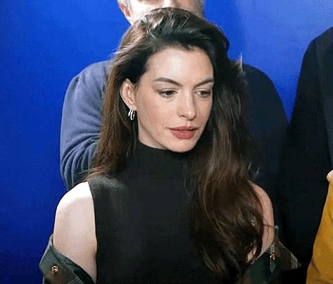 Anne Hathaway Gif, Oceans 11, Miranda Priestly, Anne Hathaway, Actors & Actresses, Gif, Actresses, Actors, Hair