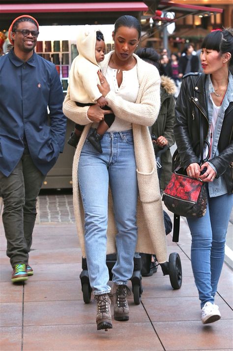 Kelly Rowland Kelly Rowland Street Style, Kelly Rowland Style, Black Presents, Celeb Fashion, Denim Outfits, Kelly Rowland, Mama Style, The Grove, Fall 2023