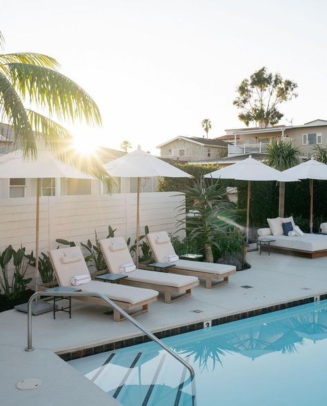 Photographer Carley Scamera captures the California coast and Hotel Joaquin for Taschen's #GreatEscapesUSA #travel #minimalism #california Hotel Joaquin, Usa Travel Guide, California Coast, Beautiful Places In The World, Laguna Beach, Travel Usa, Sun Lounger, Interior Inspiration, Patio Umbrella