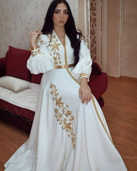 Caftan Simple Chic, Kaftan Simple, Caftan Simple, Moroccan Kaftan Dress, Hijab Evening Dress, Kaftan Designs, Moroccan Fashion, Fancy Wedding Dresses, Moroccan Dress