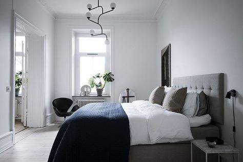 Ikea Bed Frames, White Bedroom Design, Minimalist Bedroom Decor, Ikea Bed, Decor Ikea, Design Apartment, Tiny Bedroom, Minimalist Home Decor, Design Living Room