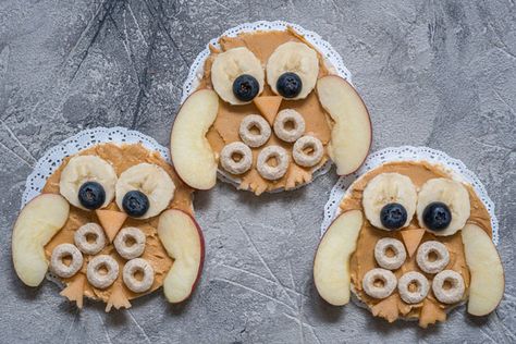 Breakfast Ideas Rice, Owl Party Food, Owl Treats, Owl Food, Rice Cake Snacks, Kids Cooking Activities, Bird Birthday Parties, Owl Birthday Parties, Toddler Breakfast