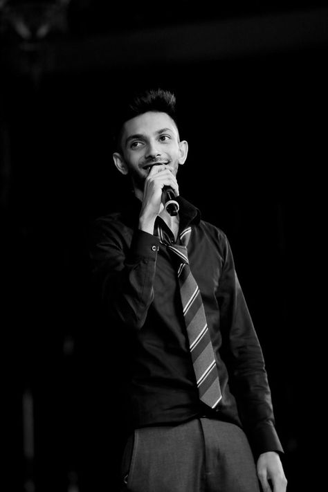 Anirudh Ravichander Hd Images, Master Movie, Posters Wallpaper, Prabhas Pics, Funny Dp, Anirudh Ravichander, Blur Background Photography, Love Wallpapers Romantic, Movie Pic