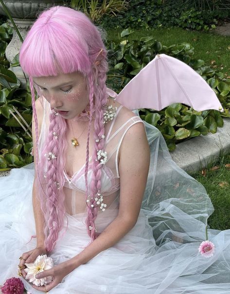 Pink Hair Fairy Costume, Costume Ideas Pink Hair, Pink Fairy Hair, People With Pink Hair, Pink Hair Costume Ideas, Pink Hair Fairy, Bubble Gum Hair, Bubble Gum Pink Hair, Bubblegum Hair