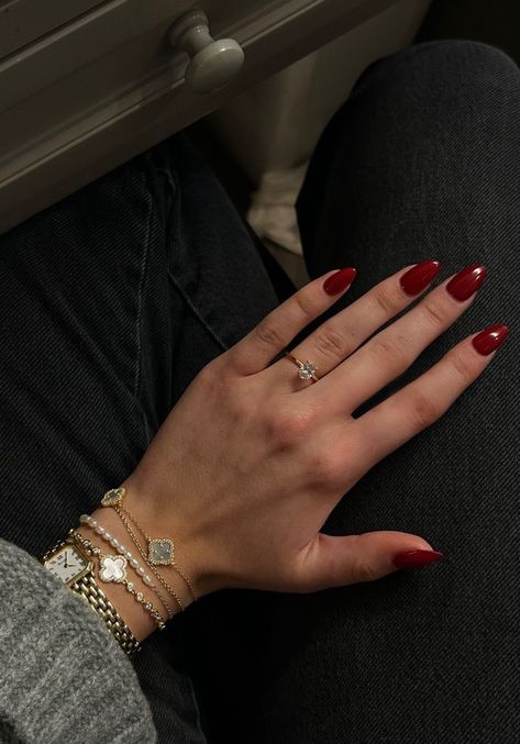 Red Nails And Gold Jewelry, Red Nails Gold Jewelry, Fall Nude Nails, Kutek Disney, Wine Nails, Brown Nails Design, Maroon Nails, September Nails, Nails Gold