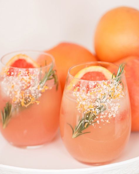 Summer Drinks Tequila, Summer Cocktails Aesthetic, Boho Cocktails, Paloma Cocktail Tequila, Grapefruit Paloma Recipe, Paloma Bar, Cute Cocktails, Grapefruit Paloma, Drinks Restaurant