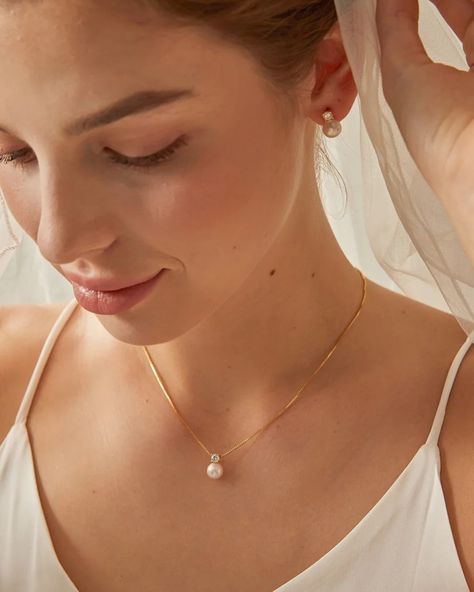 Our Vicky Pearl Necklace… New in available on website Pearl Jewelry Outfit, Classy Pearl Necklace, Pearl Necklace Outfit, Bride Pearl Necklace, Necklace Outfit, Timeless Aesthetic, Minimalist Necklace, Wedding Necklace, Pearl Pendant