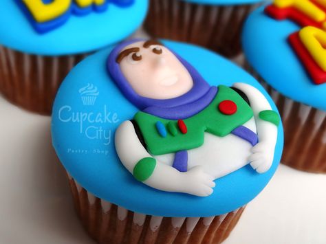 Buzz Lightyear Cupcake Buzz Lightyear Cupcakes, Lightyear Cupcakes, Lightyear Party, Buzz Lightyear Birthday Party, Cupcake Toy, Buzz Lightyear Party, Toy Story Cupcakes, Buzz Lightyear Birthday, Cupcakes Birthday