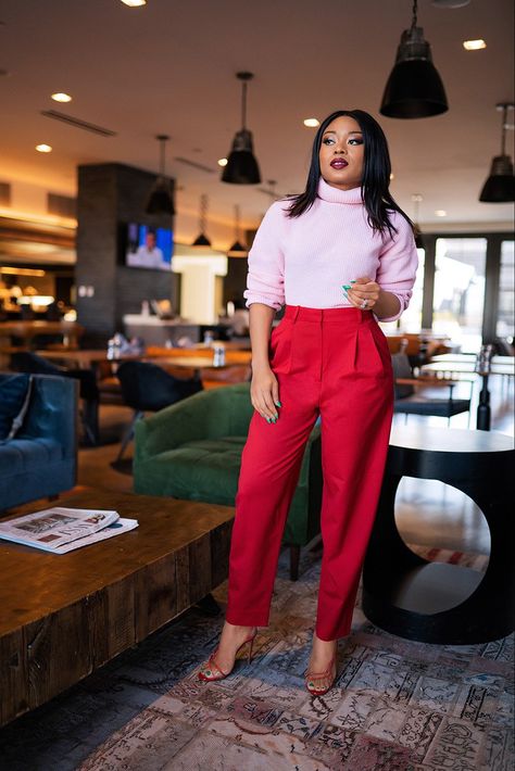 Red Trousers Outfit Classy, Red Pants Fashion, Red Blouse Outfit, Red Trousers Outfit, Blouse Outfit Work, Pinky Pinky, Red Pants Outfit, Pink Pants Outfit, Blouse Outfit Casual