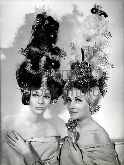 vintage everyday: Vintage Christmas-Tree Costumes: The Unique Fashion Styles You Have Never Seen Before Christmas Tree Hats, Vintage Party Hats For Winter, Elaborate Christmas Hats, Christmas Tree Lady Dress, Red Christmas Costume Hat And Headpiece, Vintage Christmas Tree Hat, Funny Family Christmas Photos, Christmas Headdress, Christmas Fashion Photography