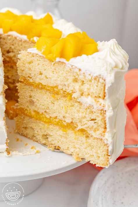 Mango Cake Filling, Mango Frosting Recipe, Easy Layer Cake Recipes, Mango Cake Recipe, Stabilized Whipped Cream Frosting, Fruity Cake, Mango Cream, Mango Cake, Fruit Toppings