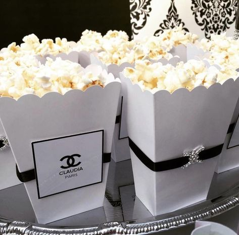 Chanel Birthday Theme, Gossip Girl Birthday, Chanel Birthday Party Decoration, Chanel Party Ideas, Chanel Inspired Party, Gossip Girl Party, Chanel Baby Shower, Coco Chanel Party, Chanel Birthday Party