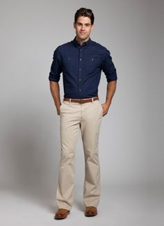 Khaki Pants For Men, Khaki Pants Outfit Men, Khaki Pants Outfit, Mens Fashion Dressy, Mens Fashion Sweaters, Pants Outfit Men, Mens Fashion Business Casual, Khaki Pants Men, Mens Fashion Week