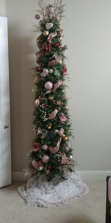 Slim Xmas Tree Decorating Ideas, Pencil Trees Decorating Ideas, Slim Xmas Tree, Christmas Table Decor Ideas, Elegant Christmas Tree Decorations, Christmas Tree Inspo, Homemade Christmas Tree, Christmas Tree Decorating Ideas, Tree Decorating Ideas