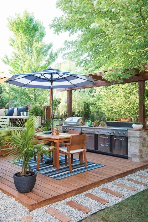 Outdoor Kitchen Countertops, Modern Outdoor Kitchen, Outdoor Kitchen Cabinets, Outdoor Kitchen Decor, Outdoor Kitchen Design Layout, Backyard Kitchen, Diy Outdoor Kitchen, Small Backyard Patio, Backyard Patio Designs