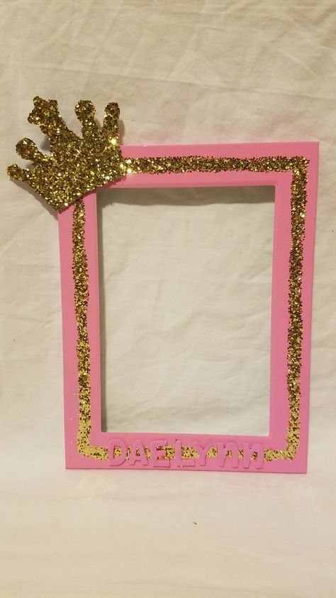 Princess Decorations Party Diy, Princess Party Photo Booth, Princess Theme Party Decorations Diy, Diy Princess Decorations, Princess Theme Backdrop, Pink And Gold Princess Party, Princess Photo Booth, Diy Photo Frame Cardboard, Cardboard Picture Frames