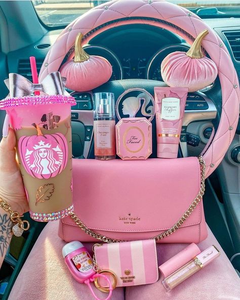 Pink Rich Girl Aesthetic, Purse Tower, Masquerade Photoshoot, Pink Lifestyle, Luxury Bags Collection, Pink Stuff, Purse Essentials, Girly Car, Pink Glam