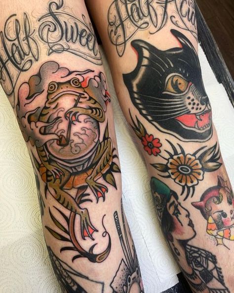 Aaron Breeze on Instagram: "Fresh frog for @lollytattoo next to a healed cat from last time 🐸 Thanks!" Frog Tattoo On Knee, Frog Tattoo Neo Traditional, Frog Tattoo Knee, Cat Knee Tattoo, American Traditional Frog Tattoo, Frog Tattoo Traditional, Traditional Frog Tattoo, Traditional Tattoo Knee, Traditional Cat Tattoo