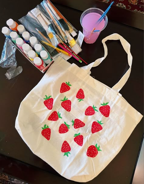 Totebag Lukis, Decorated Tote Bags, Aesthetic Paint, Diy Tote Bag Design, Handpainted Tote, Tote Bag Inspo, Tote Bag Painting, Handpainted Tote Bags, Art Keychain