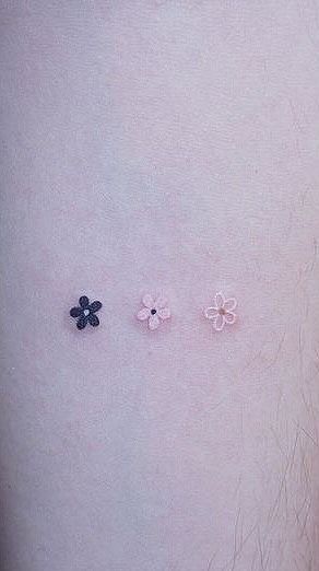 Intertwined Flower Tattoo, Tattoo Minimal Color, Three Flowers Tattoo, Three Flower Tattoo, Tattoo Of Flowers, Black And White Flower Tattoo, Black Flowers Tattoo, Square Tattoo, Tats Ideas