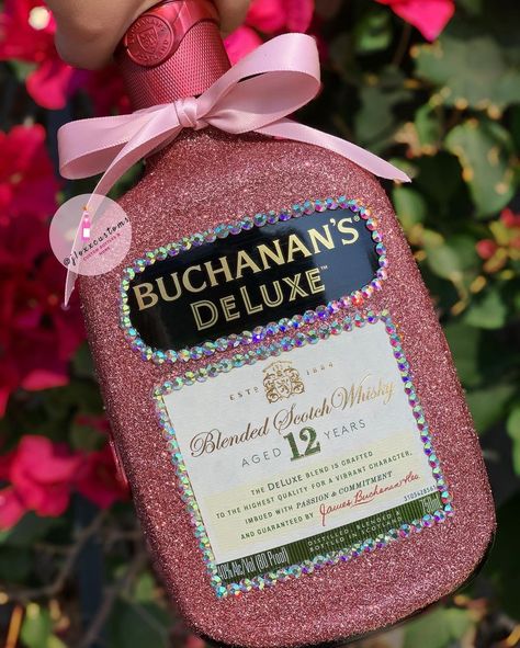 Instagram: @jloxxcustoms Buchanan Bottle Decoration Glitter, 1800 Bottle Decorated, Buchanan Bottle Decoration, Glitter Buchanan Bottle, Decorated Buchanan Bottle, Buzzballz Decorated, Custom Liquor Bottles, Decorated Bottles Ideas, Buchanan Bottle