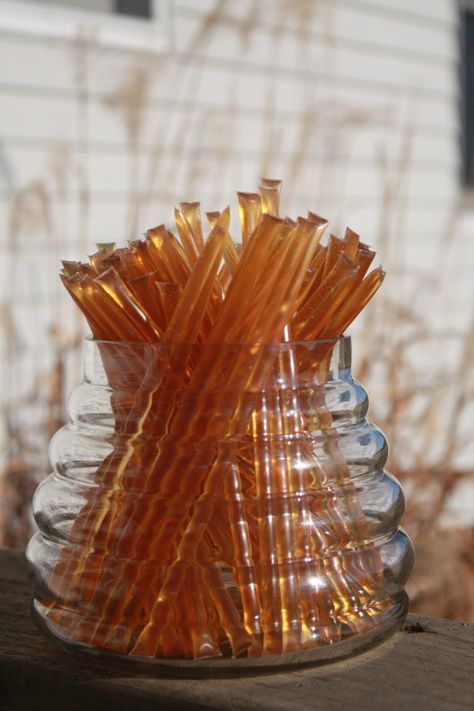 Honey sticks Honey Wedding Favors, Bee Wedding, Honey Wedding, Wildflower Honey, Tea Party Favors, Honey Sticks, Luxurious Lifestyle, Tea Bar, Rosh Hashanah