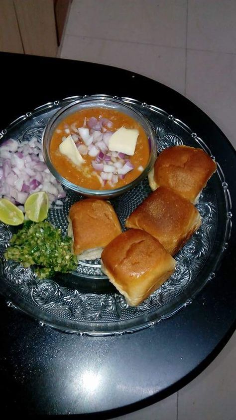 Pav bhaji - Click to see Recipe and Nutrition Chart Pav Bhaji Snapchat Story, Rajma Chawal Snap, Veg Pulav Snapchat, Rajma Chawal Snapchat, Pav Bhaji Recipe Hebbars Kitchen, Pav Bhaji Recipe, Bhaji Recipe, Red Chilli Powder, Nutrition Chart