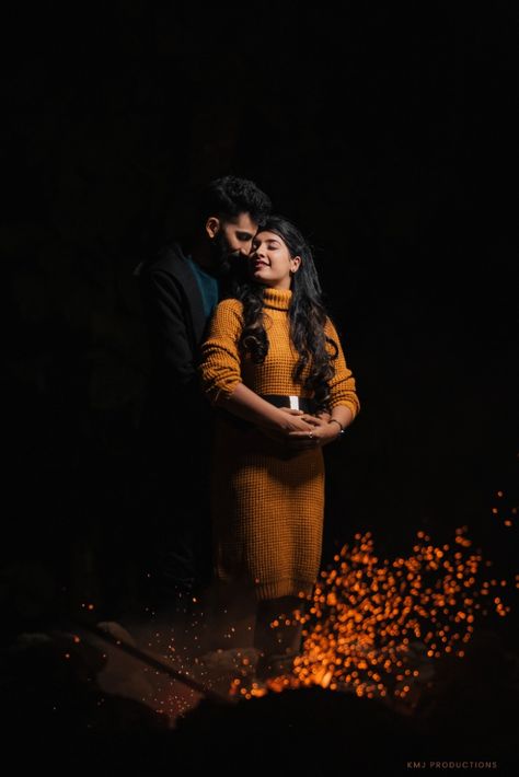 #bonfire #bonfirephoto #bonfirenight #coupleshoot #prewedding #couplegoals #preshoot #kmjproductions Fire Camp Couple Poses, Fire Camp Photography Couple, Campfire Photoshoot Couple, Bonfire Pre Wedding Shoot, Pre Wedding Night Shoot, Bonfire Couple Pictures, Night Prewedding Photography, Couple Prewedding Photography, Night Couple Photography