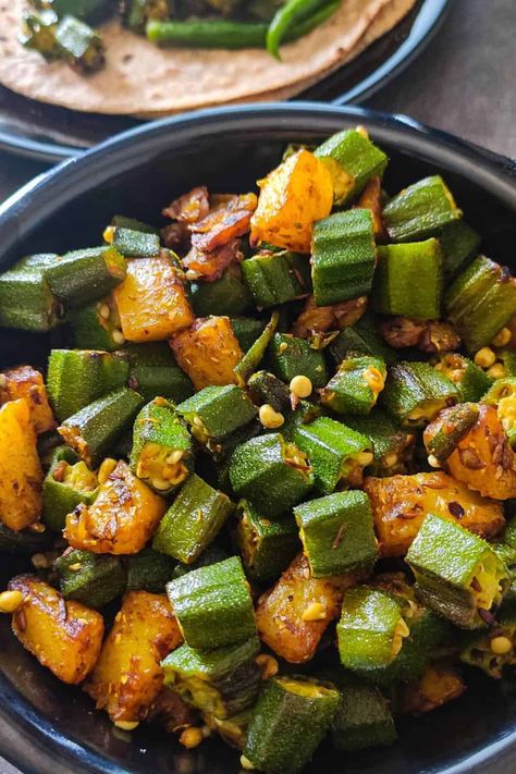 Indian Veg Main Course Dishes, Okra Potato Recipe, Easy Okra Recipes, Bhindi Fry Recipe, Okra Recipes Healthy, Potato Oven Recipes, Napkin Setting, Baked Sweet Potato Oven, Indian Plants