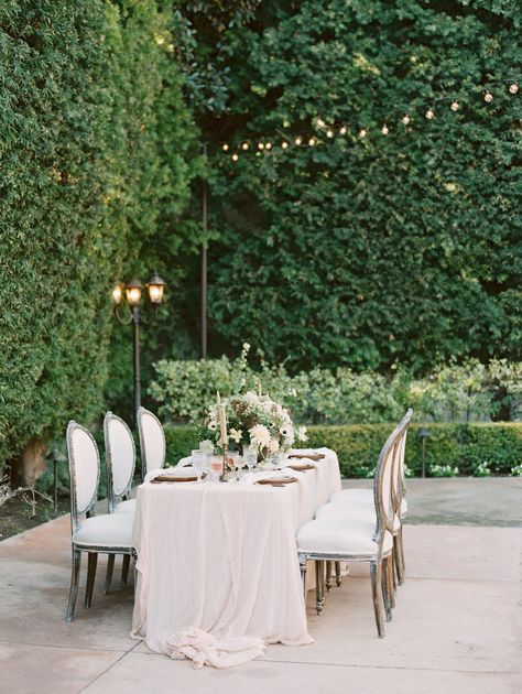 Botanical garden wedding venue: http://www.stylemepretty.com/2016/03/25/whimsical-botanical-franciscan-gardens-wedding-inspiration/ | Photography: Valentina Glidden - http://blog.valentinaglidden.com/ Anemone Centerpiece, Rustic Country Wedding Decorations, Franciscan Gardens, Carol Hannah, Reception Layout, Botanical Garden Wedding, Neutral Wedding Colors, Country Wedding Decorations, Colors Wedding