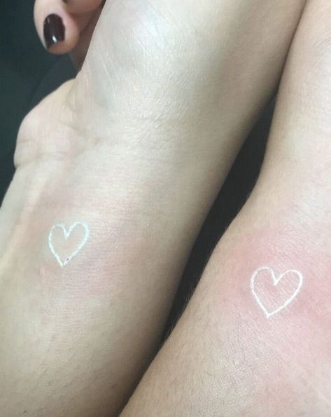 White Heart Tattoos, Heart Tattoo Wrist, Tiny Heart Tattoos, Palm Tattoos, Neck Tattoos Women, Heart Tattoos, Tattoos Geometric, Bff Tattoos, Friendship Tattoos