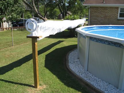 DIY rack pool cover Oberirdischer Pool, Pool House Decor, Solar Pool Cover, Diy Rack, Swimming Pool Decks, Solar Cover, Pool Life, Round Pool, Above Ground Pool Landscaping