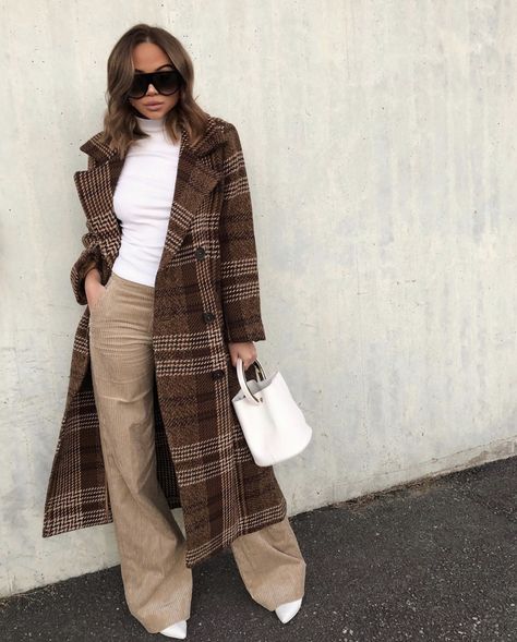 Brown Plaid Coat, Casual Outfit Inspiration, Street Style Edgy, Coat Outfit, Tailored Coat, Plaid Coat, Street Style Trends, Cute Winter Outfits, Coat Outfits