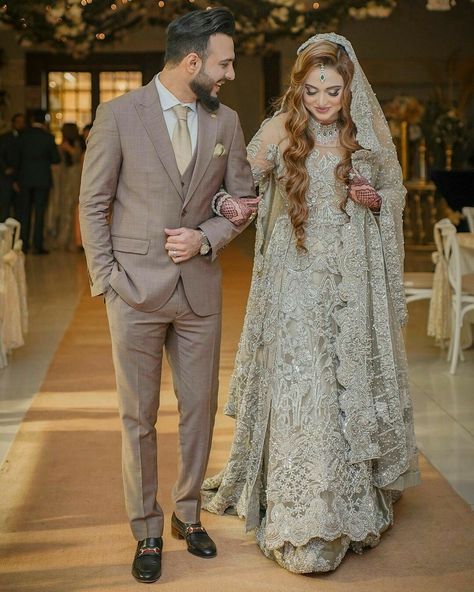 Walima Couple, Walima Dresses Pakistani Brides, Walima Dresses Pakistani, Walima Brides, Wedding Matching Outfits, Bridle Dress, Nikah Outfit, Eyebrow Design, Walima Dress