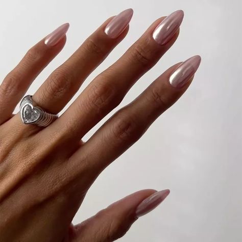 Chrome Nails Pale Skin, Winter Nails Pale Skin, Nails Pale Skin Tone, Pale Pink Pearl Nails, Nails Pale Skin, Nails For Pale Skin, Baby Pink Chrome Nails, Baby Pink Chrome, Nails Graduation