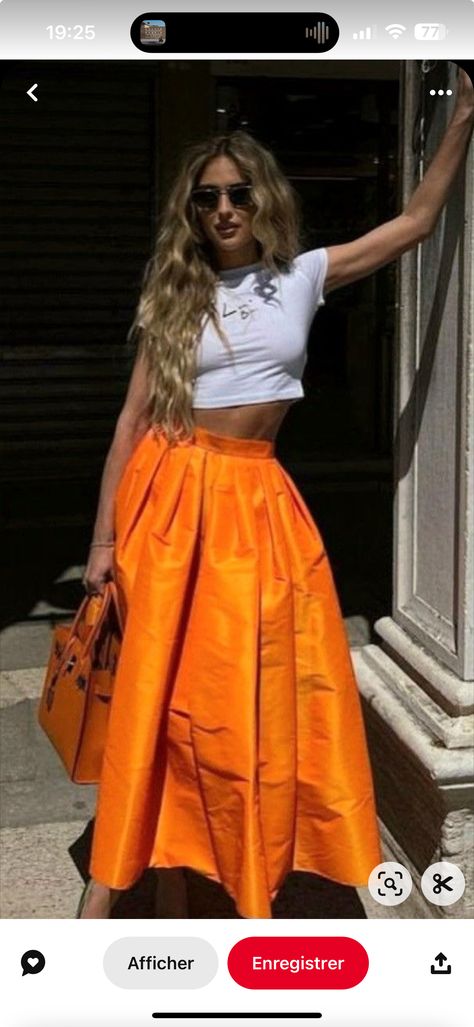 Orange Skirt Outfit, Casual Chique Stijl, Orange Outfit, Orange Skirt, Moda Chic, Looks Chic, Colourful Outfits, Looks Style, Look Chic