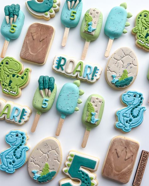 Dinosaur cookies and cakesicles for Izaeh #dinosaur#dinosaurcookies#dinosaurcakesicles#dinosaurbirthday#dinosaurtreats#lasvegas#lasvegastreats#dino#cookiesofig#cakesicles Dinosaur Treats For Party, Dinosaur Birthday Cookies, Cookie Decoration, Royal Iced Cookies, Dinosaur Cookies, Iced Cookies, August 12, Birthday Cookies, Dinosaur Birthday