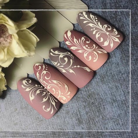 Arabic Nail Art, Filigree Nails, Patterned Nails, Purple Nail Art, Nail Drawing, Nail Art Instagram, Floral Nail Art, Roses Drawing, Nail Patterns