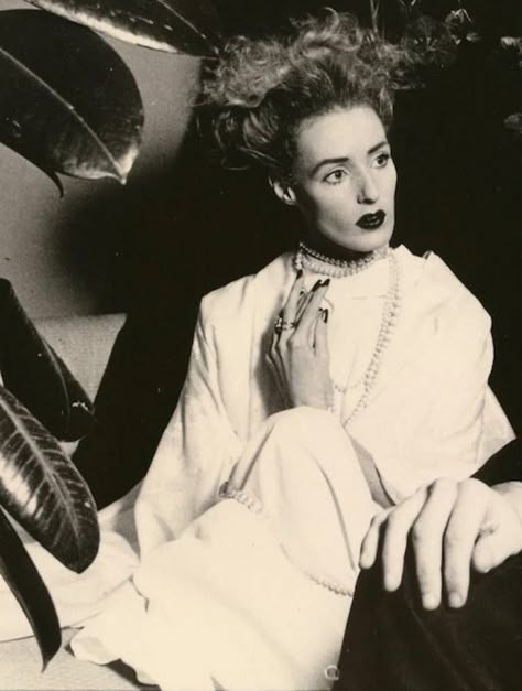 Lisa Gerrard (Dead Can Dance) Goth Magazine, Lisa Gerrard, Dead Can Dance, Musician Photography, Goth Bands, Goth Music, Gothic Rock, Artist Life, Post Punk