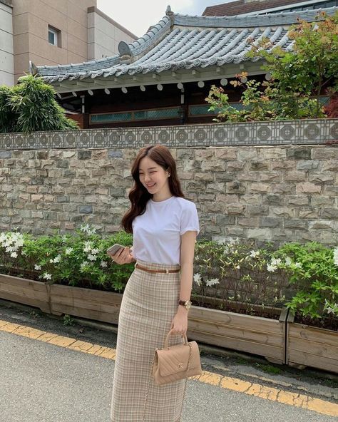 Korean Classy Outfits Summer, Rok Korean Style, Rok Outfit, Parisienne Chic, Korean Casual Outfits, Ever Pretty, Korean Girl Fashion, Wedding Guest Dresses, Modest Fashion Outfits