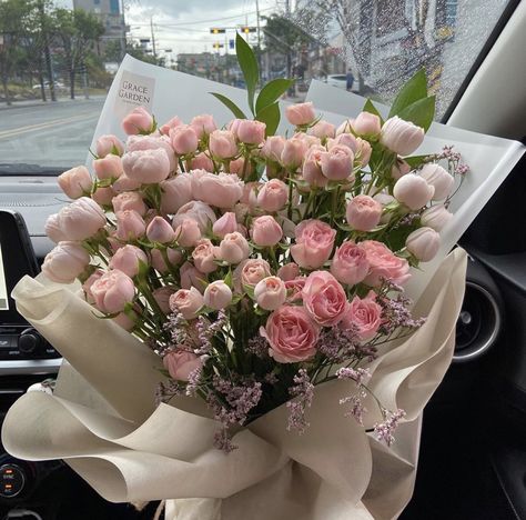 Pinterest: yeayme ]| @gracegarden_flower Flower Therapy, Pink Bouquet, Luxury Flowers, Crown Hairstyles, Floral Hair, Flower Lover, Types Of Flowers, Love Flowers, Aesthetically Pleasing