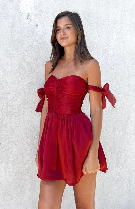 Kyli Red Mini Dress – Beginning Boutique US Flowy Outfit, Flowy Short Dress, Headband Gold, Flowy Mini Dress, Date Dresses, Dress Flowy, Mini Dresses Online, Beginning Boutique, Dress Makeup