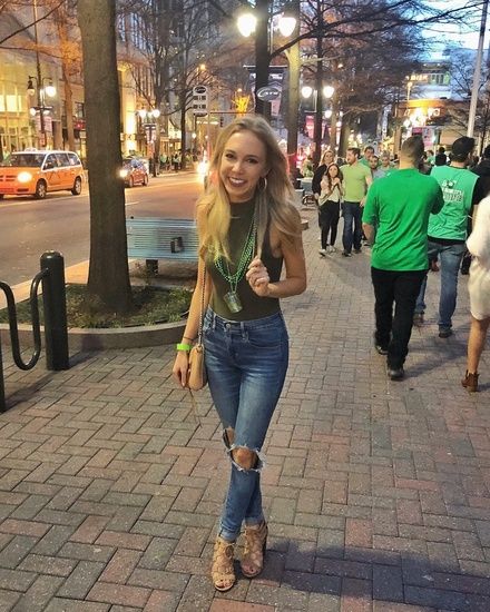 Low quality picture after a high quality weekend🙌🏻 I’ve celebrated St Patrick’s Day in Charlotte multiple times, NYC last year, and am looking to add a new city to my St Patty’s bucket list. I’ve heard Chicago, Nashville and Savannah are all fun! Anywhere else?? Comment below with some ideas for next year! Hope everyone had a great weekend!🍀💚 Nashville St Patricks Day Outfits, St Patty’s Day Outfit Women, Savannah St Patricks Day, Beer Festival Outfit, St Patricks Day Outfits, York Outfits, New York Outfits, St Patrick's Day Outfit, Irish Pride