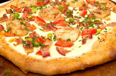 Scallop Pizza, Big Mac Pizza, Blt Pizza, Bacon Wrapped Scallops, Bacon Pizza, Pizza Flatbread, Flatbread Recipes, Flatbread Pizza, Pizza Stone