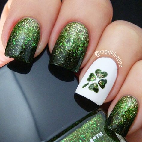 Super Fun St Patricks Day Nail Art Ideas ★ See more: http://glaminati.com/fun-st-patricks-day-nail-art-ideas/ Shamrock Nails, Saint Patrick Nail, St Patricks Day Nails, Spring Nail Art, Manicure Y Pedicure, Fancy Nails, Nail Arts, Green Nails, Holiday Nails